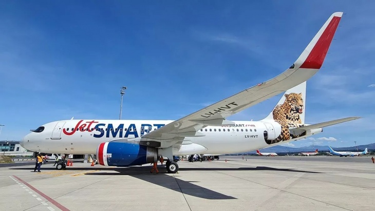 JetSMART cerró una nueva alianza con Banco Santander y sigue propiciando la posibilidad de acceder a vuelos baratos