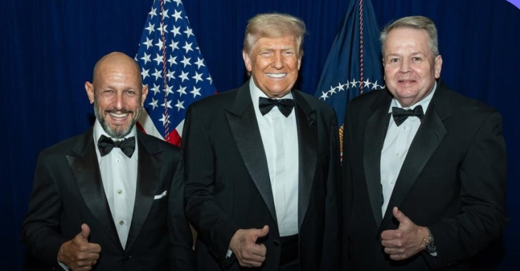 Leonardo Scatturice, junto a Donald Trump y Barry Bennett 