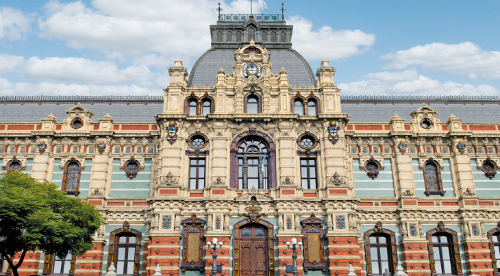 El tradicional palacio de AySA ubicado en la avenida Córdoba de Capital será privatizado