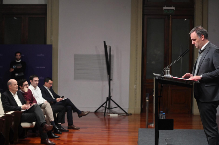 Manuel Adorni, anuncio sin explicaciones el cierre de Vialidad Provincial. Millones de kilómetros y pasos internacionales en riesgo