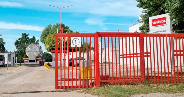 La lactea Veronica, con tres plantas paradas se transformó en un emblema de la crisis empresarial.