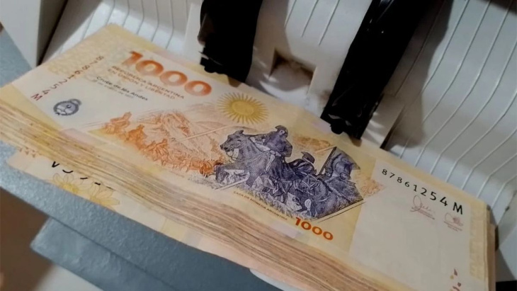 Economía sigue aspirando pesos del mercado a tasas astronómicas y frenando la actividad económica  