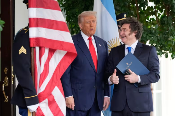 Javier Milei y Donald Trump en la llegada del presidente argentino a la Casa Blanca