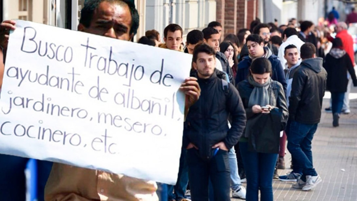 El desempleo aumenta mes a mes y crecen las changas