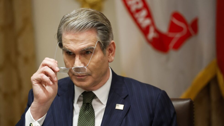 Scott Bessent, sigue apoyando al Gobierno de Javier Milei pero el mercado argentino sigue refugiandose en el dólar