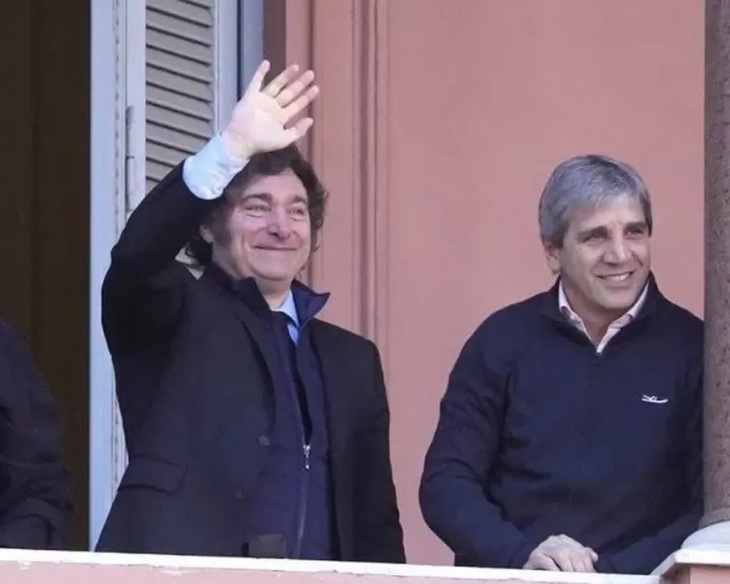 Javier Milei y Luis Caputo festejan la supuesta vuelta a los mercados