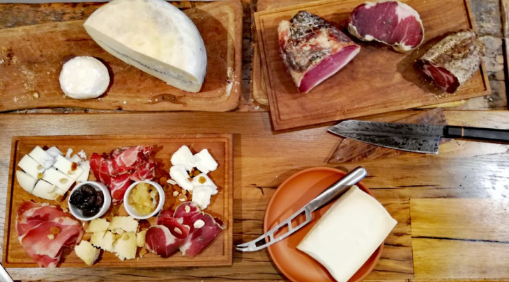 El proyecto articula gastronomía, vino y producción artesanal.