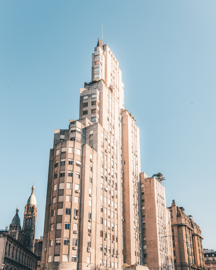 El Edificio Kavanagh, ícono del racionalismo, vuelve a captar el interés del mercado premium.