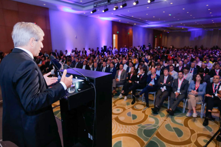 Luis Caputo acaparo la atención del primer día del Foro