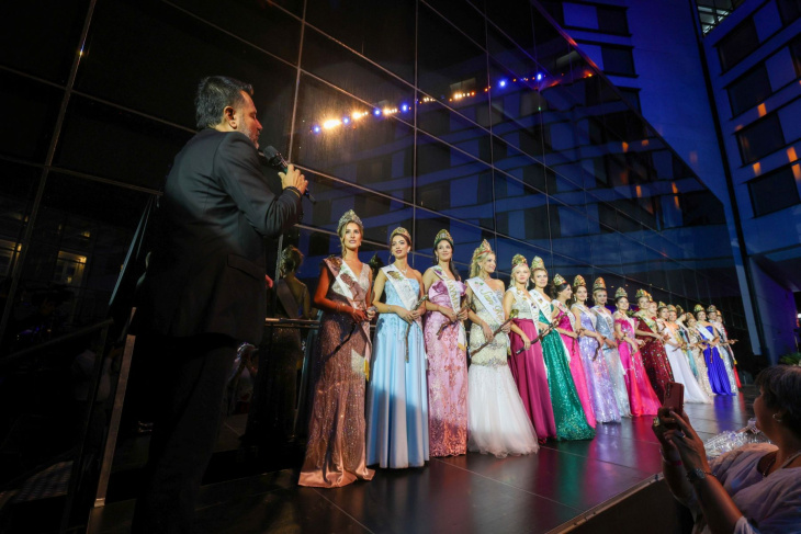 La tradicional Gala de las Reinas se realizó junto al Park Hyatt Mendoza.