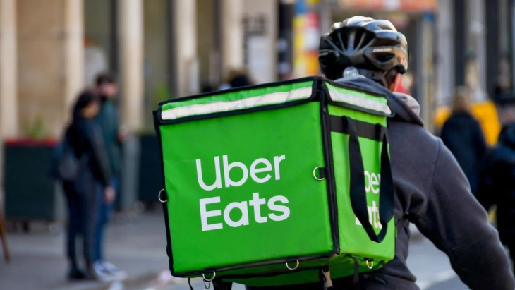La empresa relanzará Uber Eats como parte de su estrategia global.