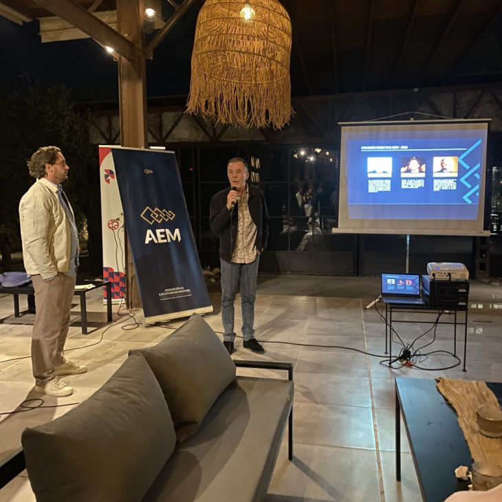 La agenda anual combina formación, networking y generación de negocios.