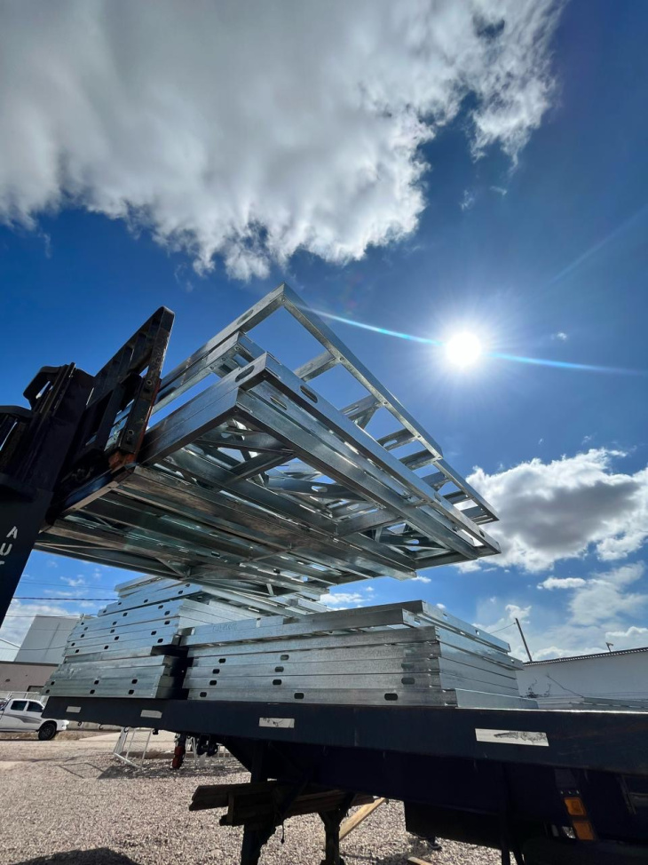 Steel Design produce estructuras con maquinaria CNC automatizada en Mendoza.