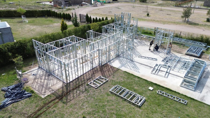 La empresa trabaja en proyectos residenciales, comerciales e industriales.