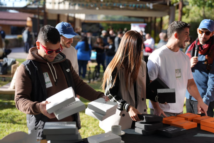 Marcas gastronómicas y de servicios acompañaron la celebración con activaciones y premios.