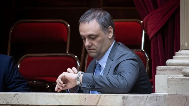 Le llegó la hora a Manuel Adorni y finalmente presentó su renuncia