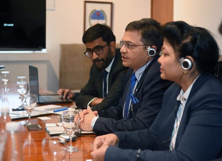 Los directivos de la minera india en la Casa de Gobierno de Mendoza