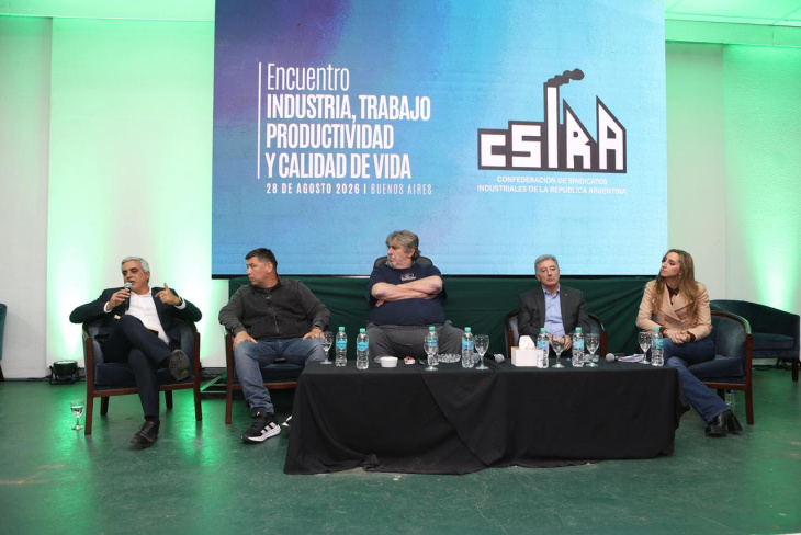 La mesa de cierre del encuentro donde se debatió el presente y futuro de la Industria