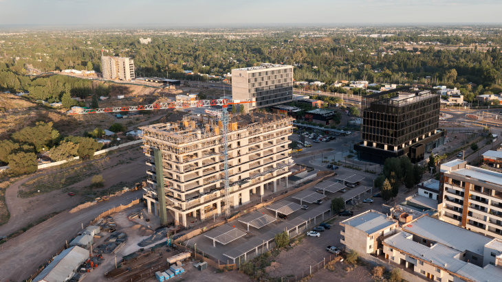 La expansión contempla proyectos comerciales, residenciales, hoteleros y de servicios.