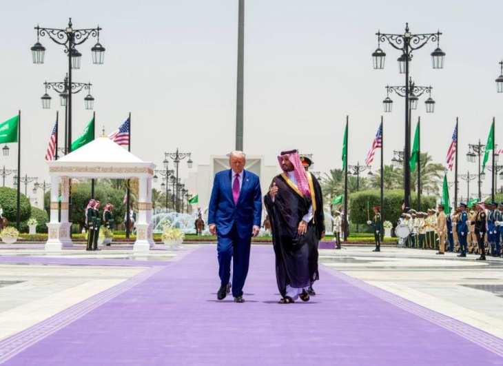 Donald Trump hace equilibrio entre las autoridades saudies y sus necesidades internas