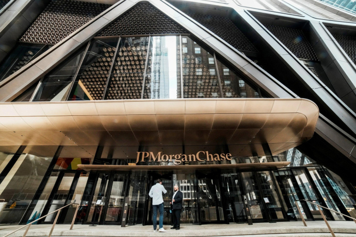 Hasta el J P Morgan y Wall Street advierten de las dificultades del modelo de Javier Milei