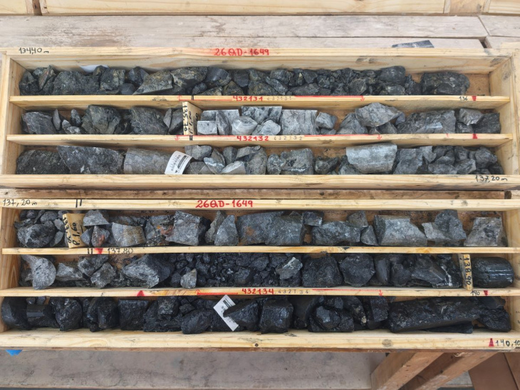 La exploración encontró mineral con ley excepcional en oro y plata
