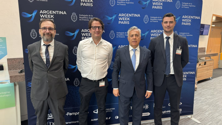 Alfredo Cornejo con los directivos de la empresa Ferotec