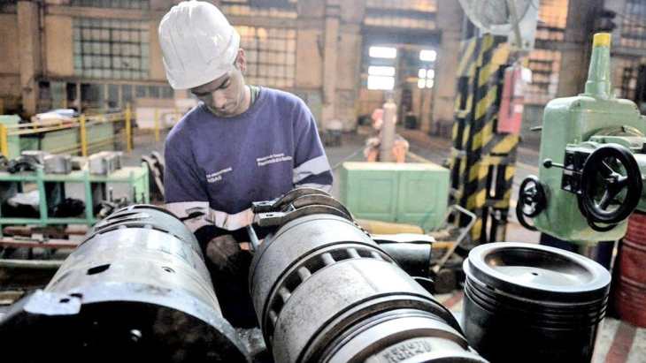 Cada vez menos trabajadores ocupan las instalaciones y crece la desocupación