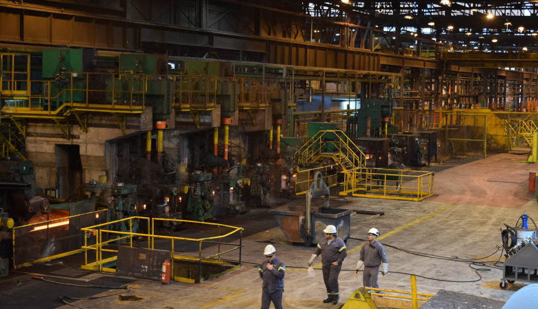 La economía argentina en recesión técnica: se desploman el empleo formal y la producción industrial