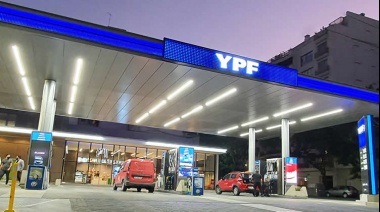 Gobierno congela impuestos a los combustibles en mayo tras baja de precios de YPF