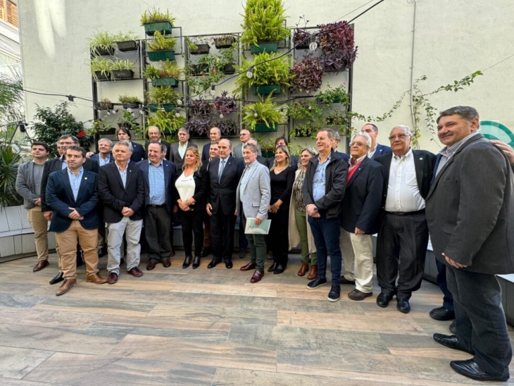 Los representantes de Coninagro junto a Guillermo Francos después de la reunión en la sede de la entidad