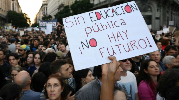 Las calles vuelve a ser testigo del reclamo de las Universidades