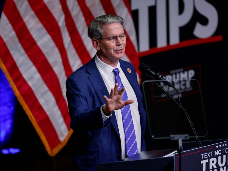 Scott Bessent llega el lunes a Argentina. En la foto durante la campaña electoral de Donald Trump