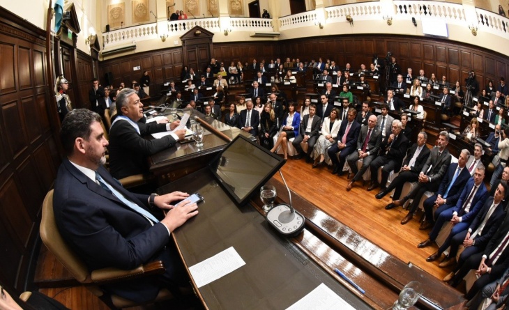 Alfredo Cornejo durante la Asamblea  Legislativa