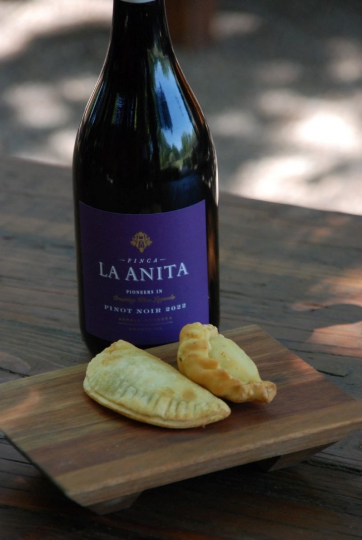 Las increíbles empanadas al horno de barro de Finca La Anita, aptas para celiacos