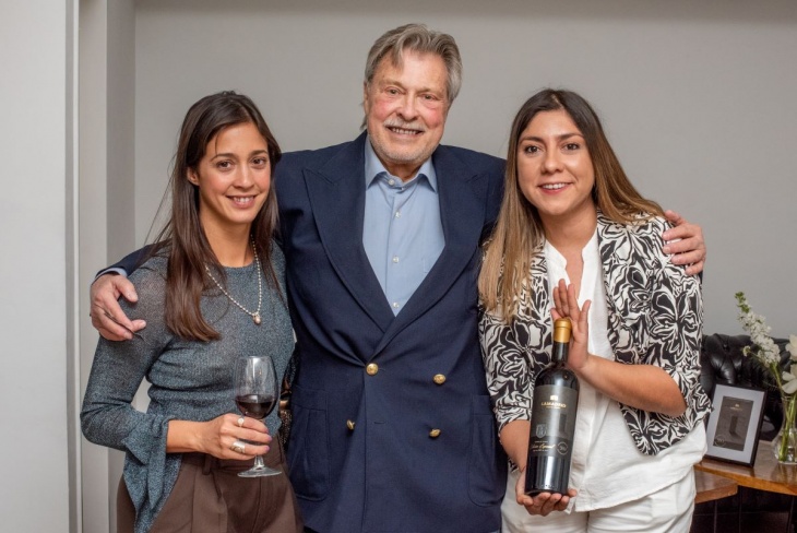 Guillermo García Lamadrid junto a Gabriela García Lamadrid y Angelina Yañez