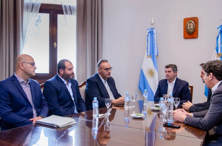 El gobernador Marcelo Orrego junto a las autoridades de Minas Argentinas