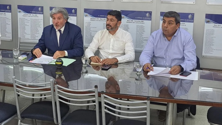 José Luis Ramón junto a  legisladores de Derechos y Garantias, autores del pedido del Informes a la Justicia