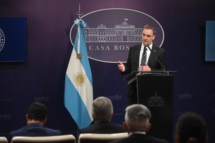 Manuel Adorni anunció las rebajas impositivas