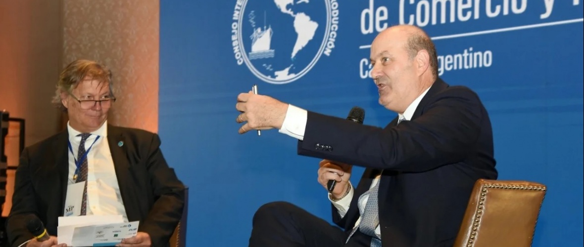 Caputo se ausentó del almuerzo del CICyP ante reclamos empresarios por la baja de retenciones