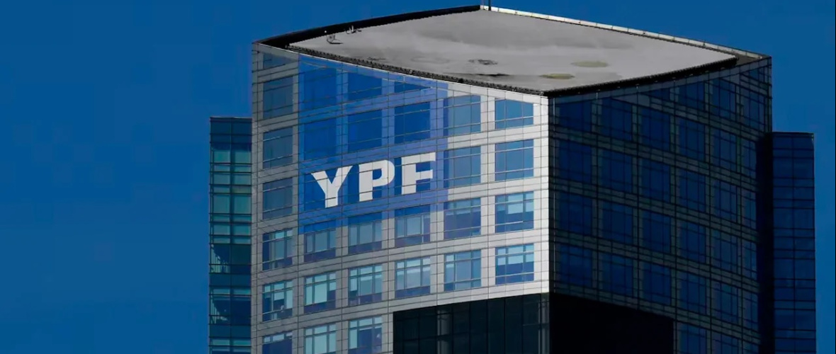 Una jueza de EE.UU. ordenó entregar el 51% de las acciones de YPF a fondos buitres