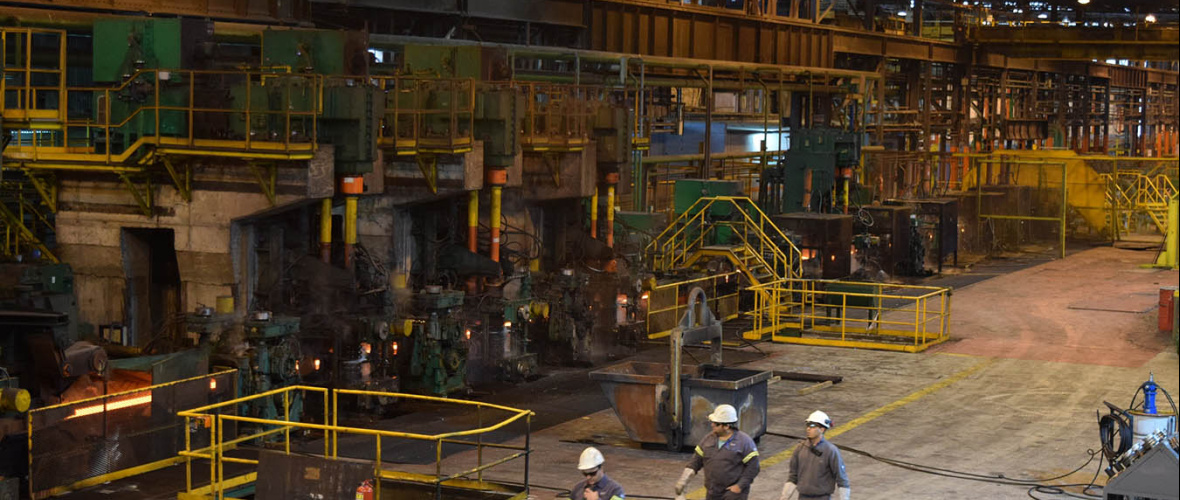 La economía argentina en recesión técnica: se desploman el empleo formal y la producción industrial
