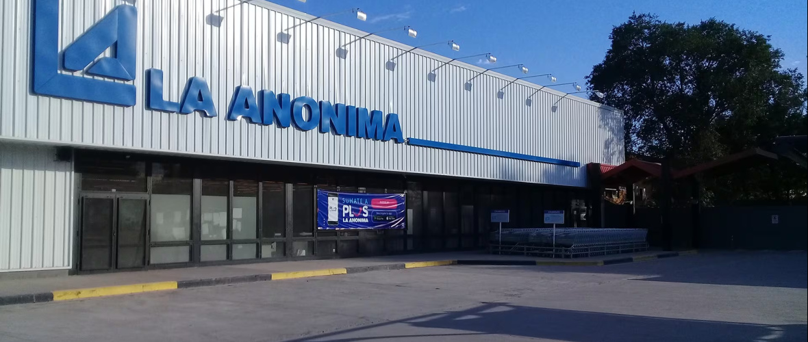 Sorpresa en supermercados: La Anónima avanza y Libertad redefine su negocio