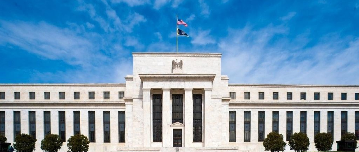 La Fed subió las tasas y suma presión sobre el dólar, la deuda y el plan de Milei