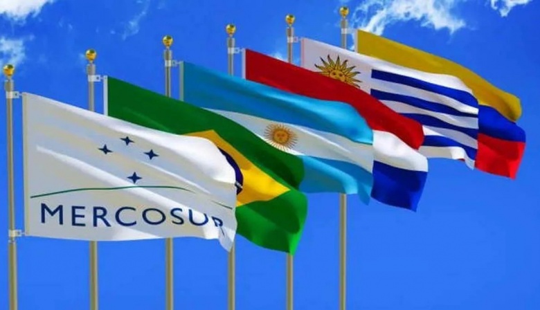Javier Milei, guarda el pasaporte y se baja del Mercosur
