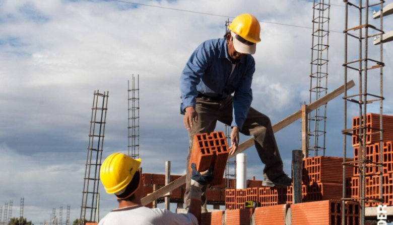 Industria y construcción maquillan con un rebote mensual una fuerte caída interanual