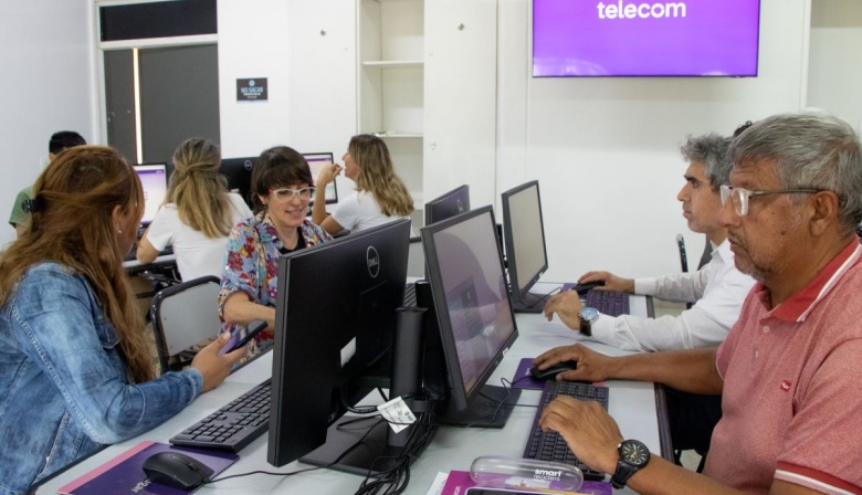 Telecom cierra el año escolar con talleres para docentes