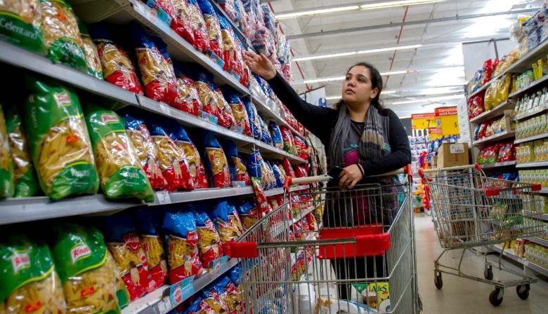 Inflación bajó al 2,8% en abril y el consumo rebota apenas en 2025