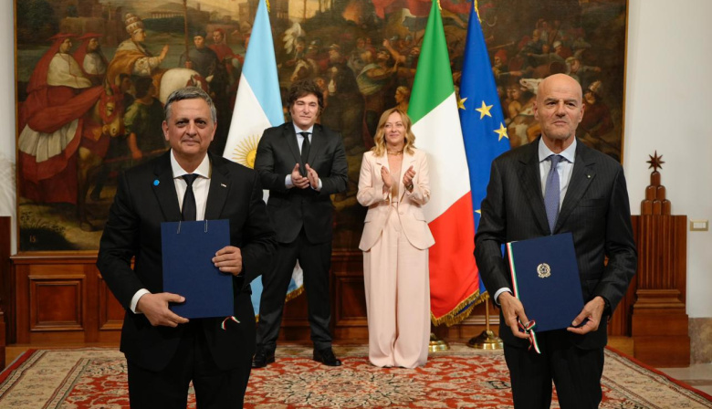 Mucho ruido, poco gas: lo que realmente firmaron YPF y ENI en Roma