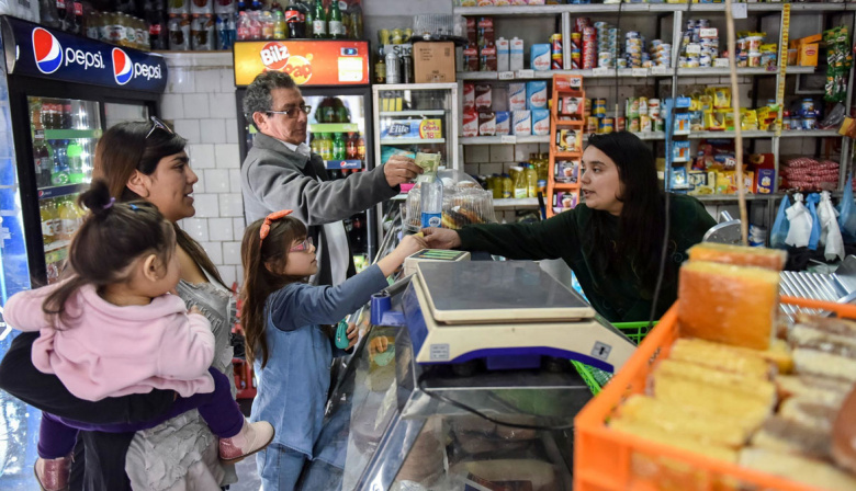 Desacelera la inflación, persiste la crisis en los bolsillos populares